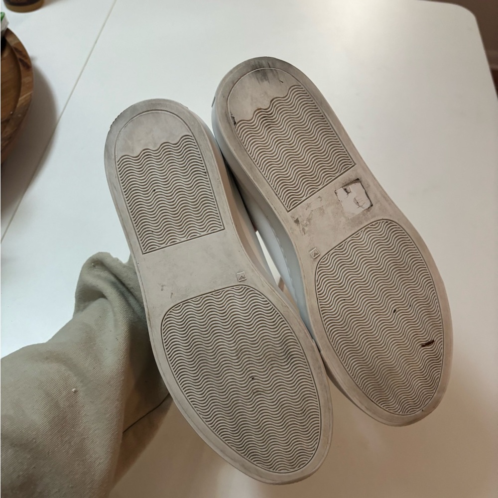 Common Projects White Leather Low-Top Sneakers with Gold Foil Detail - Picture 6 of 8